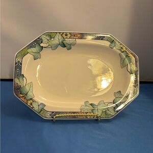 Villeroy and Boch Pasadena octagon serving plate with green ivy leaves.